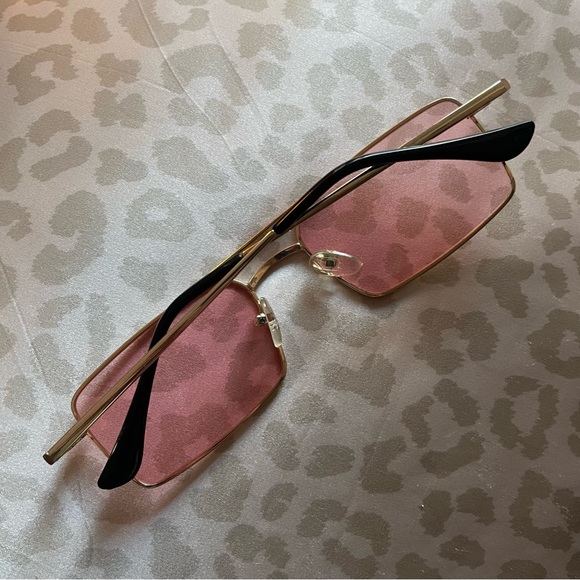 Pink Sunglasses 🌸 - Picture 4 of 4
